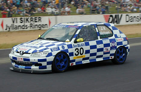 Johnny V. Nielsen i hans Peugeot 306GTI i 2002 sæsonen.